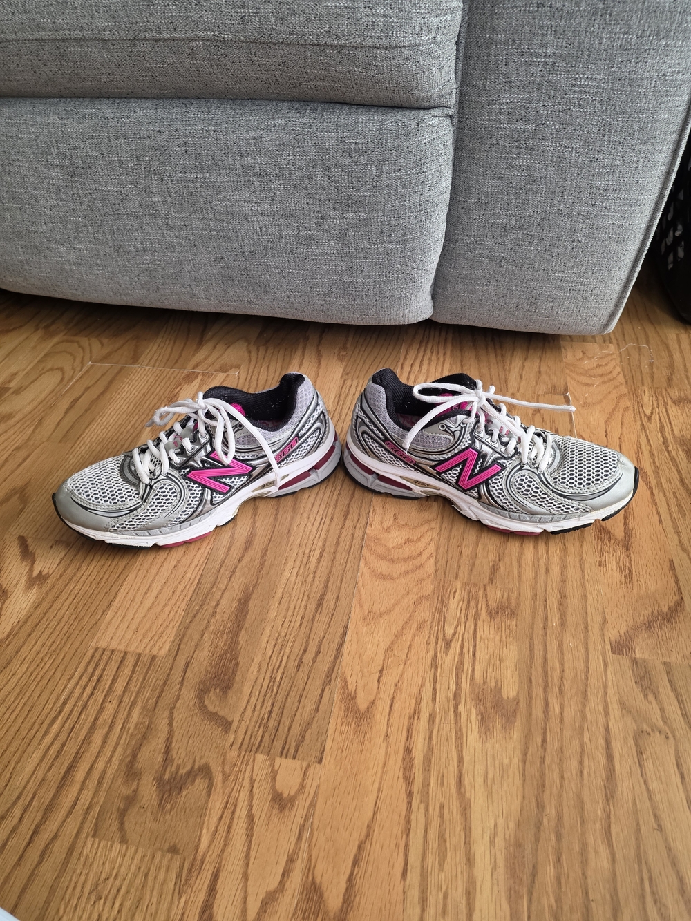 New Balance 860 - Picture 3 of 5